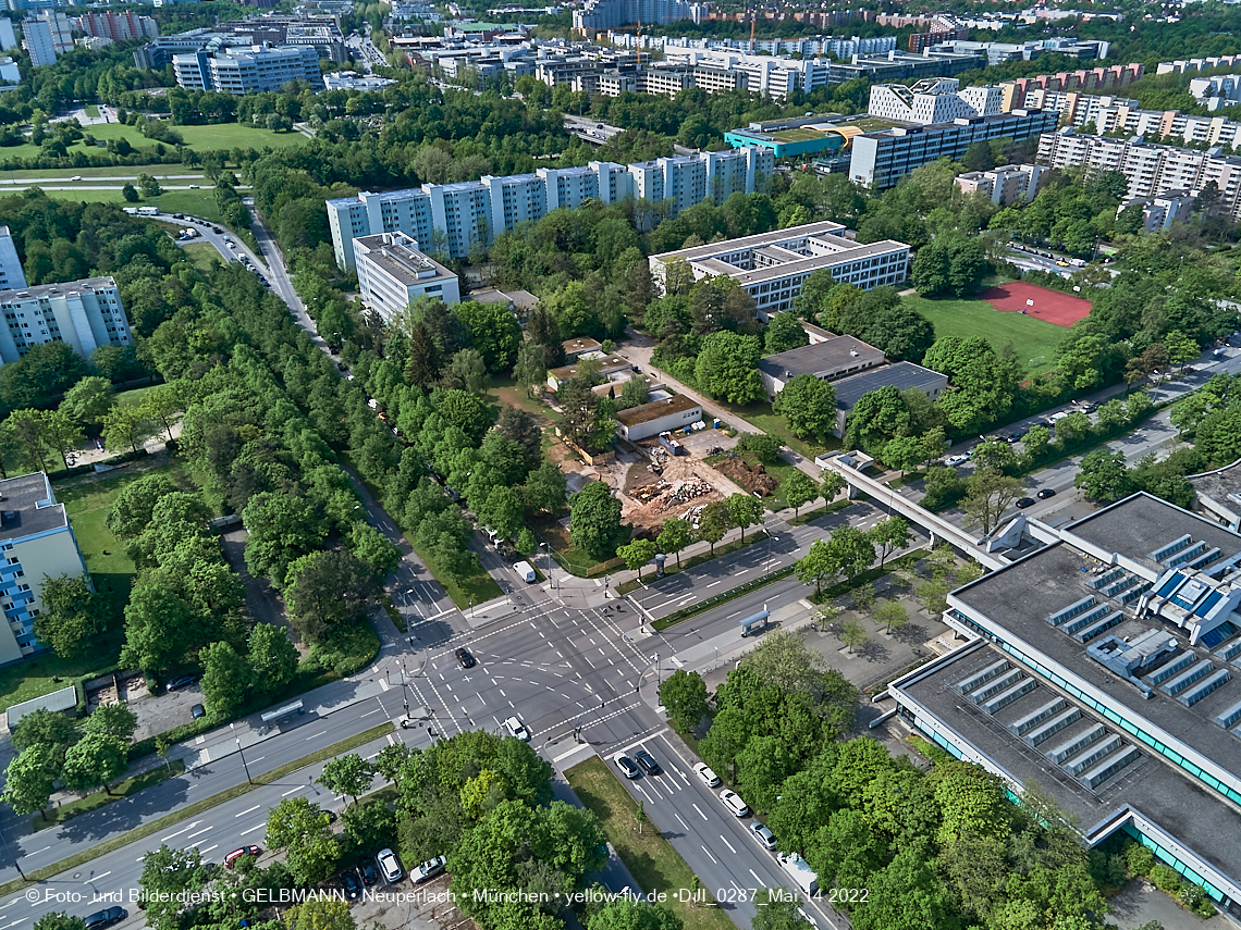 14.05.2022 - Luftbilder von der Baustelle Haus für Kinder in Neuperlach